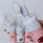 فوم شستشو صورت براش دار توت فرنگی بیواکوا Bioaqua