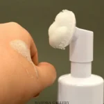 فوم شستشو صورت براش دار توت فرنگی بیواکوا Bioaqua