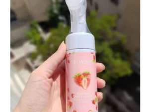 فوم شستشو صورت براش دار توت فرنگی بیواکوا Bioaqua